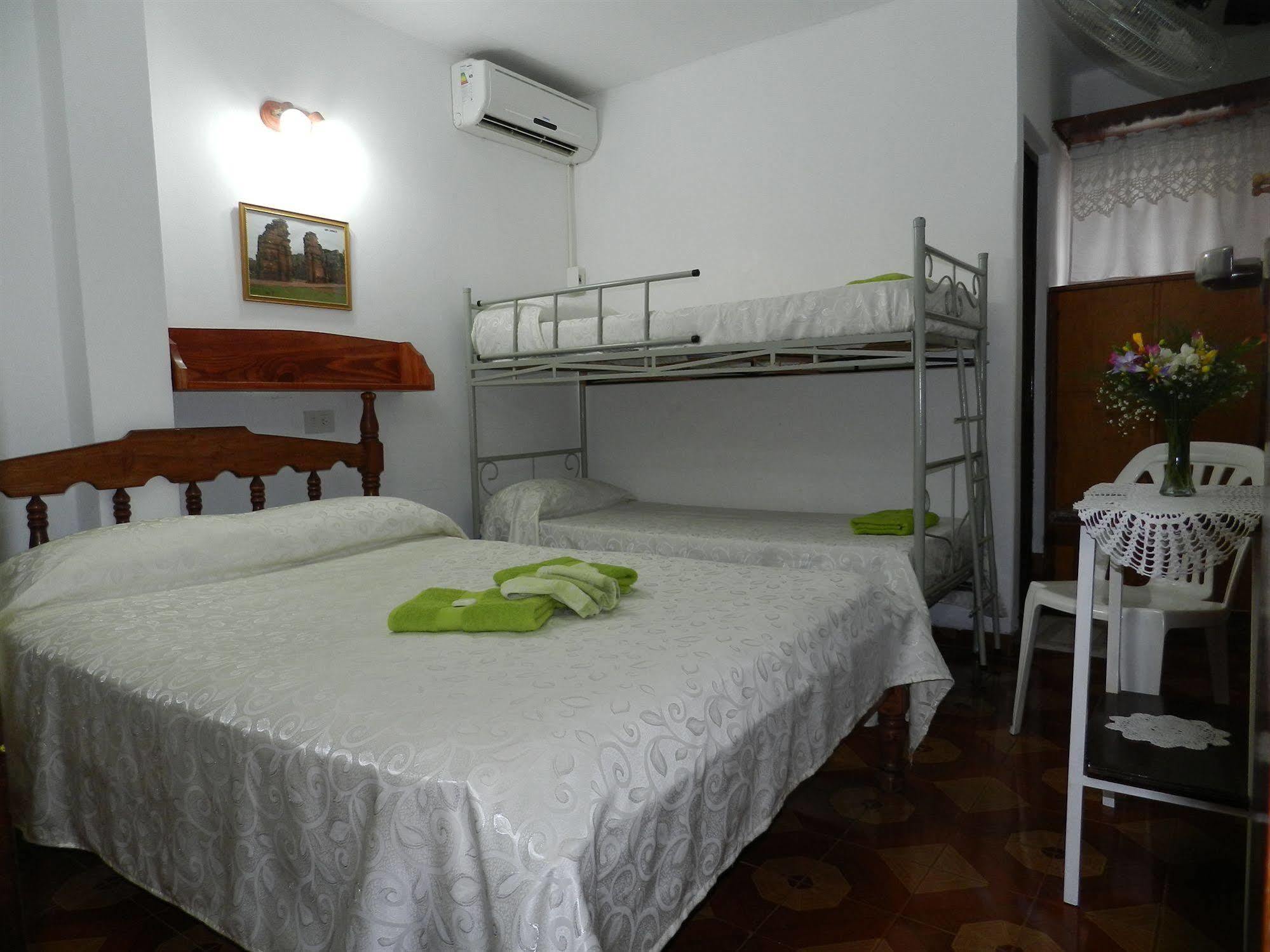 Hotel Colon Posadas Eksteriør billede